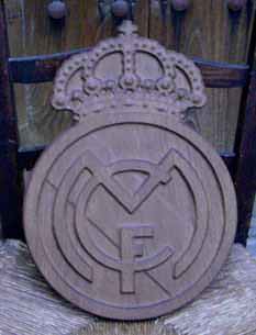 Escudo Real Madrid tallado en madera de roble