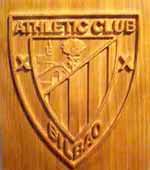 Escudo del Athletic de Bilbao tallado en madera de pino