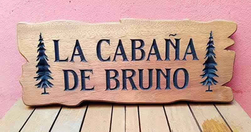 Cartel para cabaña USA vibes en madera de iroko