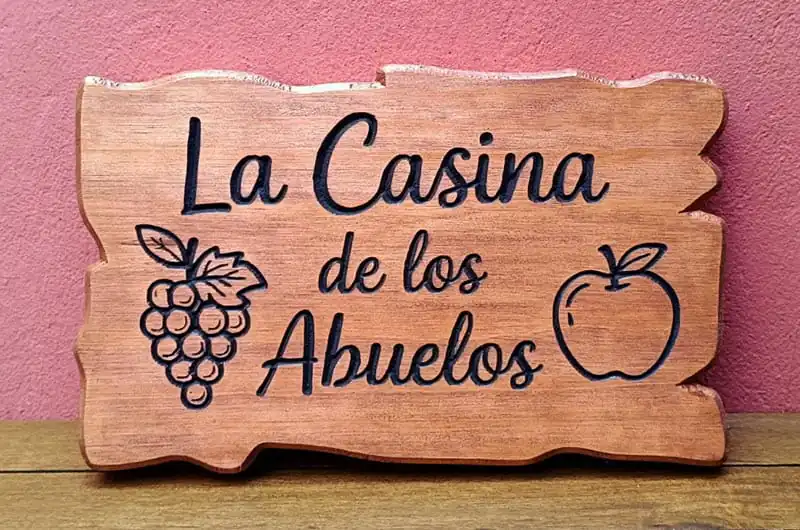 Cartel de madera maciza personalizado para exterior, tallado artesanal con texto e icono a elegir, tratado para la intemperie