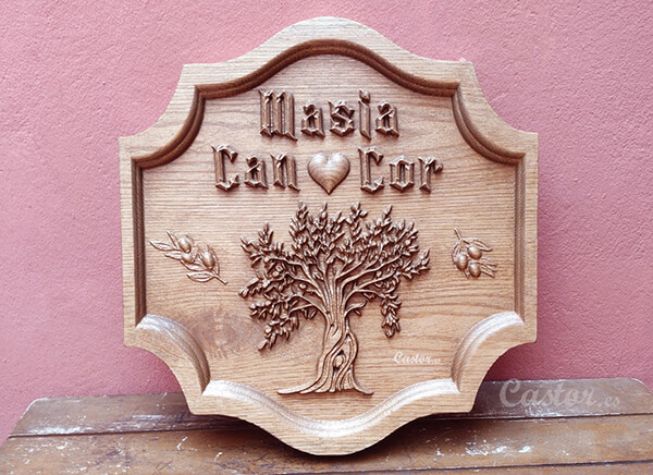 Cartel tallado en madera noble como el roble