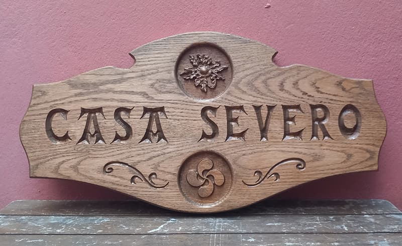 Cartel para casa particular en madera de roble
