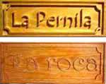 Carteles tallados en madera