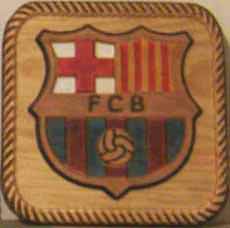 Escudo del Futbol Club Barcelona en madera tintada 